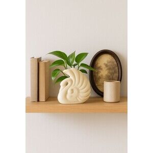 Vintage Brush-McCoy Small Swan Planter #725 – 1950s Ceramic – Cream Glaze – MCM